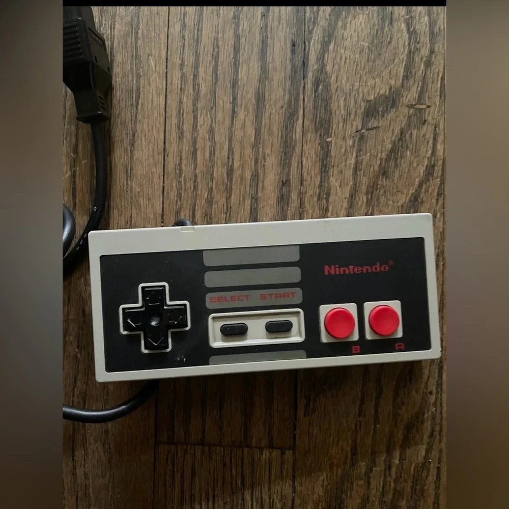 Vintage Nintendo NES-004 Game Controller